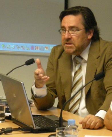 Juan Torres López abrió el seminario «Alternativas solidarias a la crisis económica»
