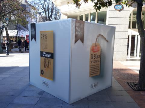 Calles y plazas de Bilbao acogen una campaña para promover el consumo responsable