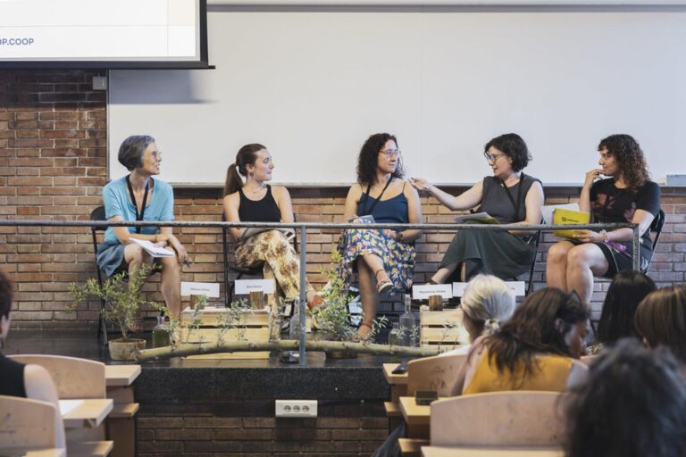 Mesa sobre tecnología y democracia cooperativa de UESCOOP